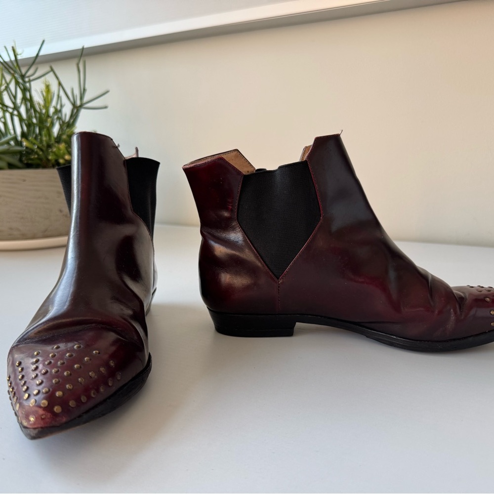 Doble-vida Studded Burgundy Leather Ankle Boots – Size 6.5